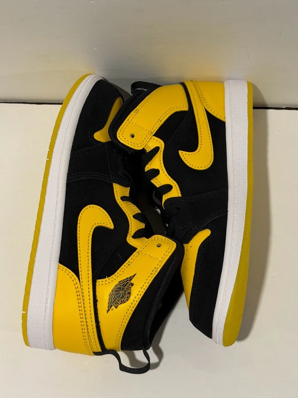 Jordan Kids Mid-Top Sneakers in Black and Yellow